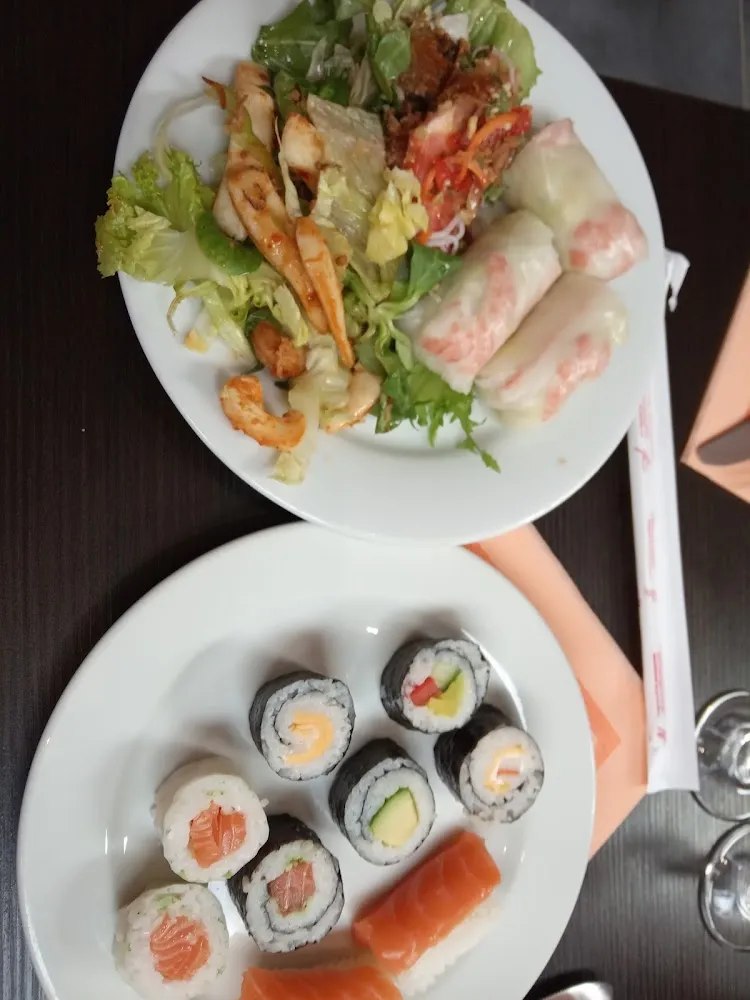 Sushis Makis Et Rouleaux de Printemps